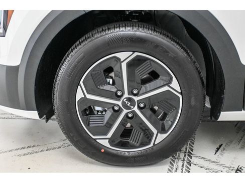 New 2026 Kia Niro LX FWD image 8