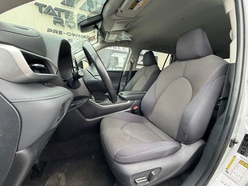 Used 2024 Toyota Highlander LE AWD/4WD image 10