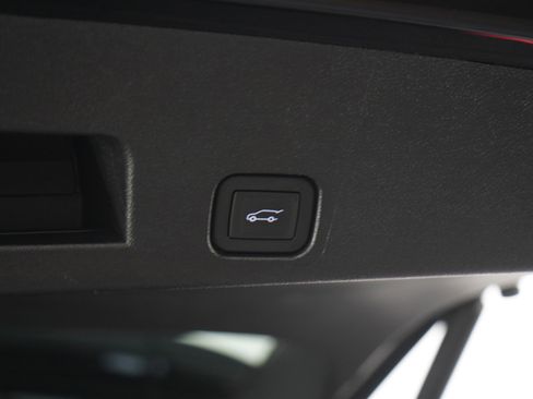 Used 2025 GMC Acadia Elevation w/ Elevation Premium Package AWD/4WD image 18