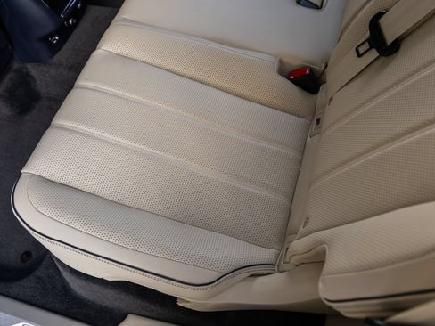 Used 2023 Bentley Bentayga AWD/4WD image 39