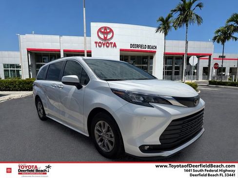 Used 2026 Toyota Sienna XLE FWD image 1