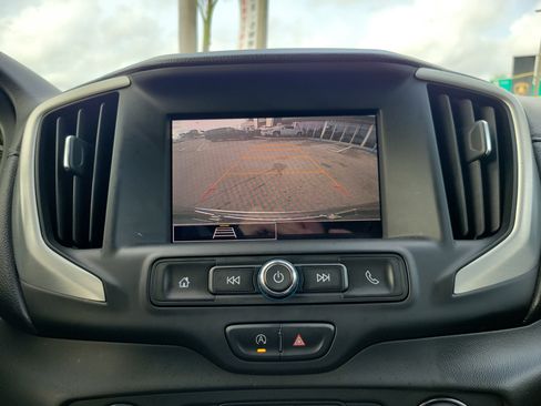 Used 2023 GMC Terrain SLE w/ Driver Convenience Package FWD image 9