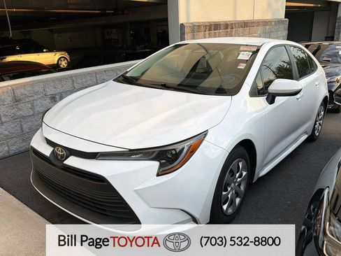 Used 2025 Toyota Corolla LE FWD image 1
