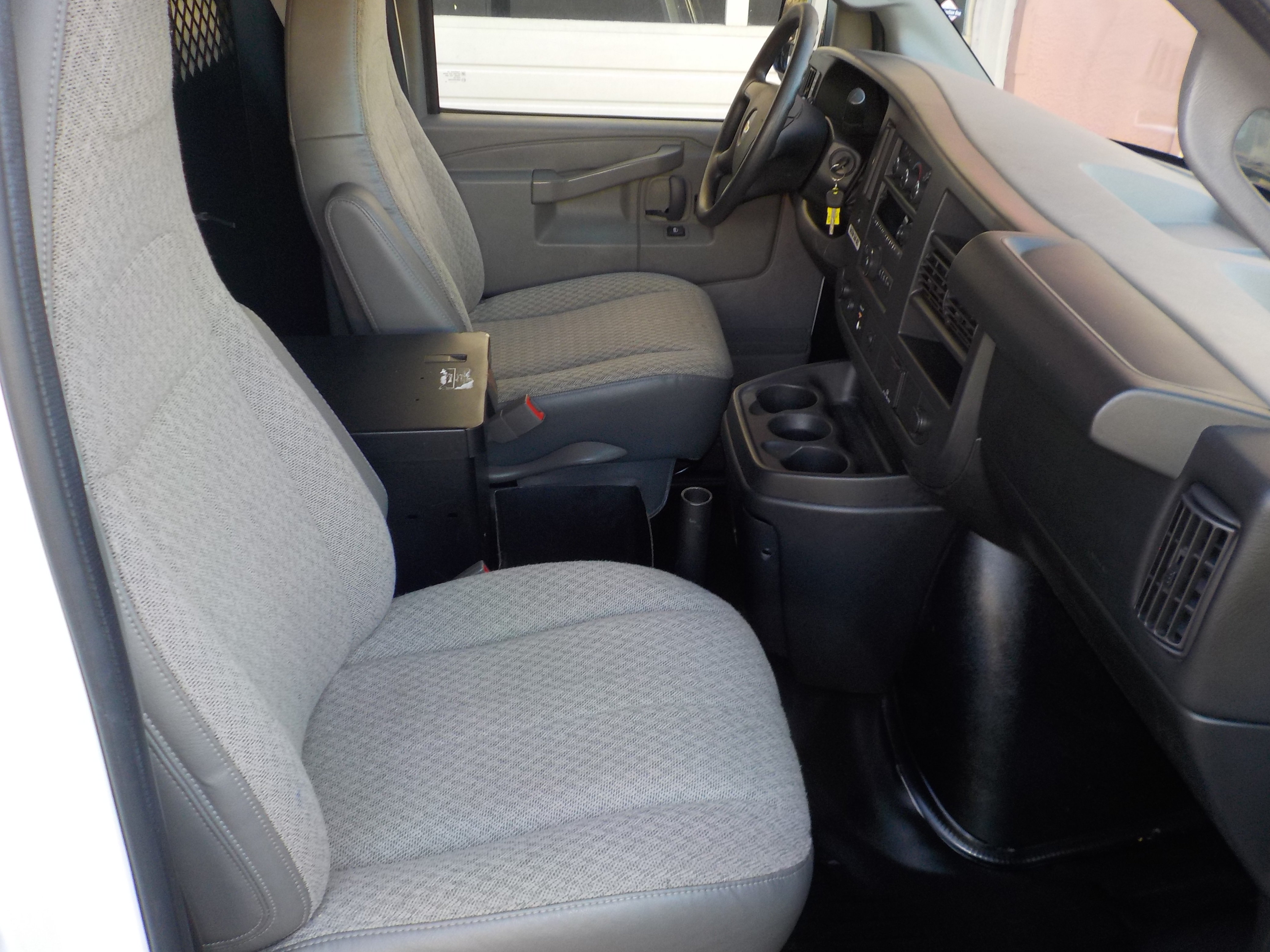 Used 2016 Chevrolet Express 2500 RWD image 26