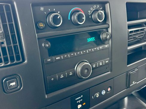 Used 2017 Chevrolet Express 3500 RWD 3500 Extended 155 image 21