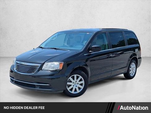 Used 2016 Chrysler Town & Country LX FWD image 1