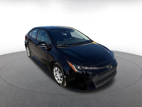 Used 2025 Toyota Corolla LE image 1