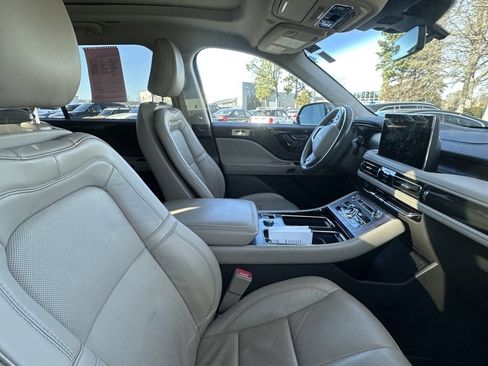 Used 2022 Lincoln Aviator Reserve w/ Elements Package Plus image 4