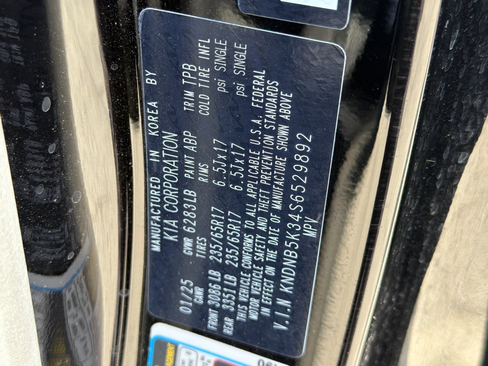 Used 2025 Kia Carnival FWD image 42