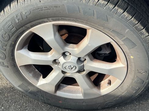 Used 2010 Toyota RAV4 Limited AWD/4WD image 22