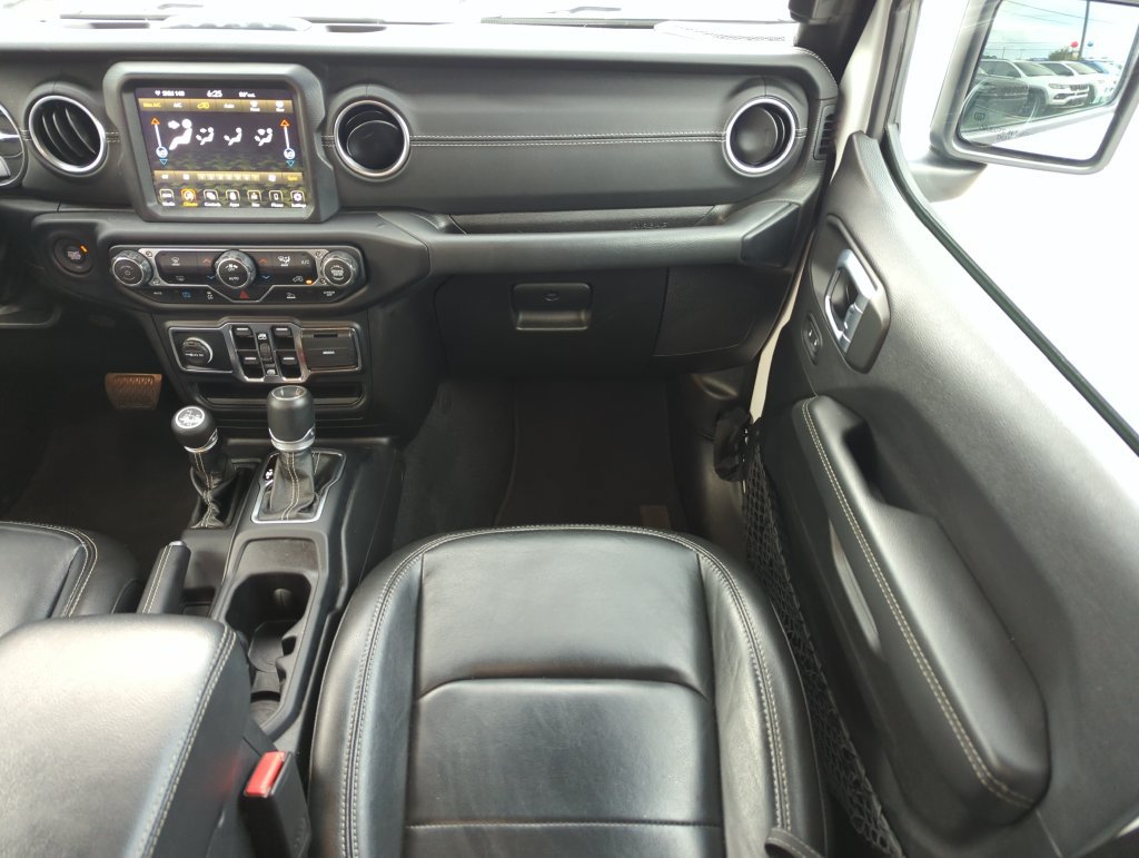 Used 2022 Jeep Wrangler Unlimited Sahara AWD/4WD image 15