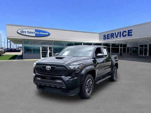 Used 2024 Toyota Tacoma TRD Sport w/ TRD Sport Upgrade Package RWD image 4