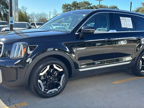 Used 2023 Kia Telluride S image 3