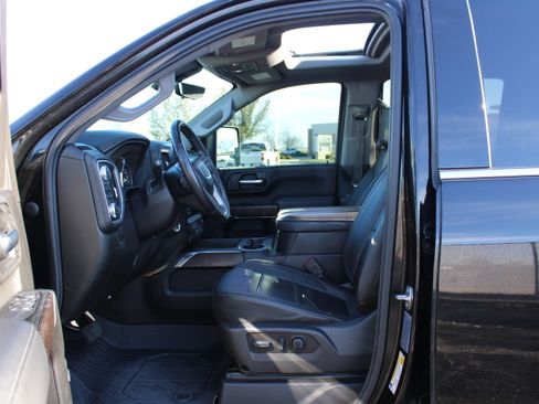 Used 2023 GMC Sierra 2500 Denali w/ Denali Black Diamond Edition image 9