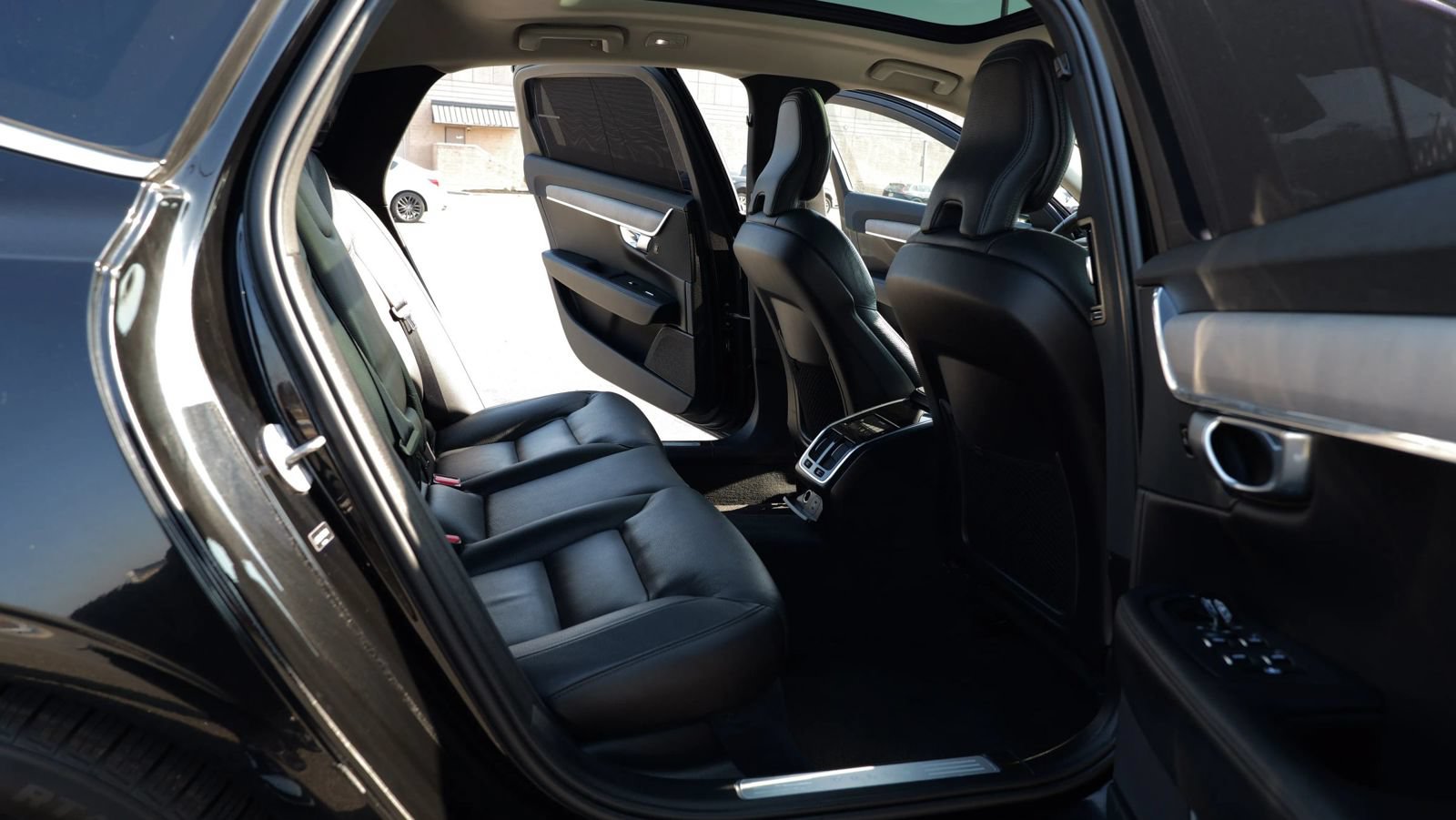 Used 2023 Volvo S90 B6 Plus AWD/4WD image 29