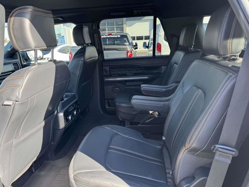 Used 2024 Ford Expedition Platinum image 10