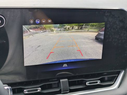 Used 2025 Chevrolet Equinox LT FWD image 20