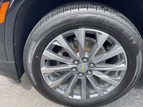Used 2022 Chevrolet Traverse Premier w/ LPO, Floor Liner Package FWD image 8