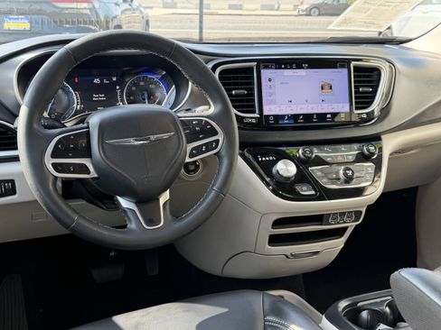 Certified 2023 Chrysler Pacifica Touring-L FWD image 29
