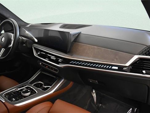 Used 2024 BMW X7 M60i w/ Executive Package image 20