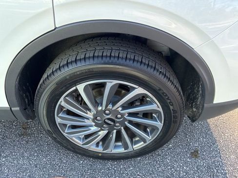 Certified 2023 Lincoln Corsair Reserve image 12