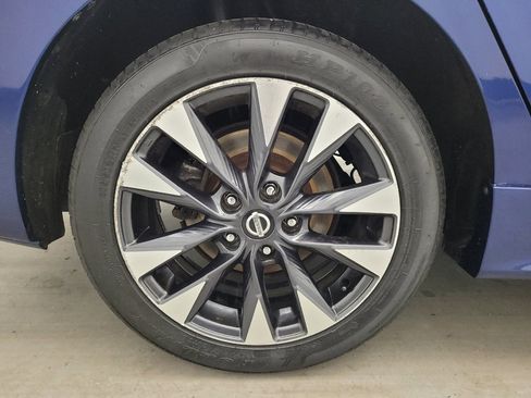 Used 2017 Nissan Sentra SR w/ SR Premium Technology Package FWD image 31