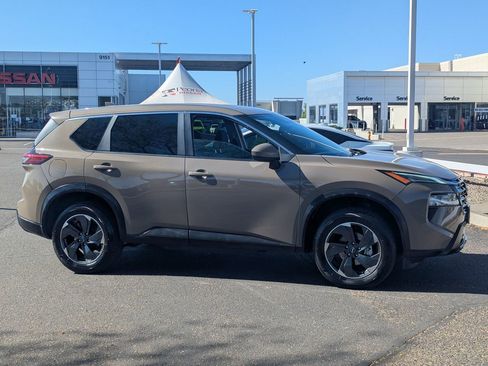 Used 2024 Nissan Rogue SV image 6