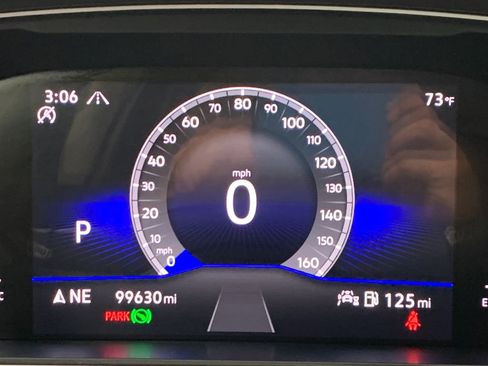 Used 2024 Volkswagen Tiguan Wolfsburg Edition image 29