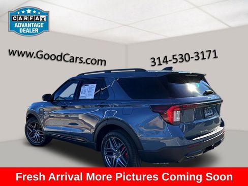 Used 2025 Ford Explorer ST-Line w/ Premium Package image 4