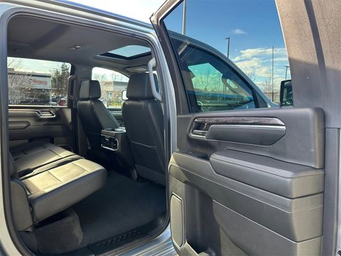 Used 2024 Chevrolet Silverado 2500 LTZ w/ LTZ Convenience Package image 15