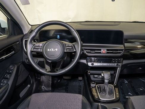 Used 2025 Kia Seltos S image 6
