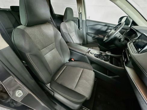 Used 2025 Nissan Rogue SV AWD/4WD image 31