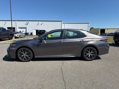Used 2024 Toyota Camry SE FWD image 2