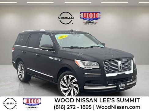 Used 2024 Lincoln Navigator Reserve image 1
