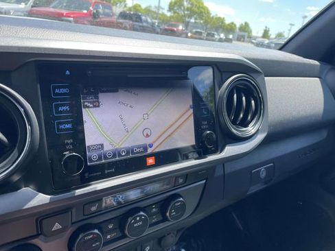 Used 2019 Toyota Tacoma TRD Sport AWD/4WD image 8