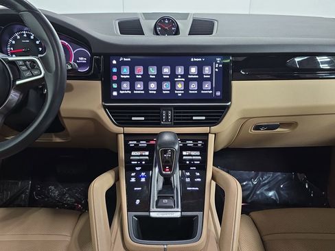 Certified 2023 Porsche Cayenne AWD/4WD image 16