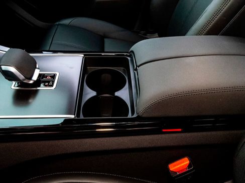 New 2026 Land Rover Range Rover Velar Dynamic SE image 30