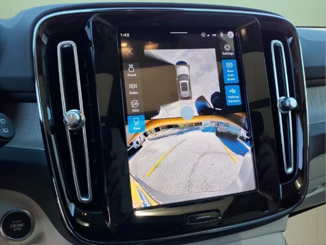 New 2026 Volvo XC40 B5 Plus w/ Protection Package Premier AWD/4WD image 25