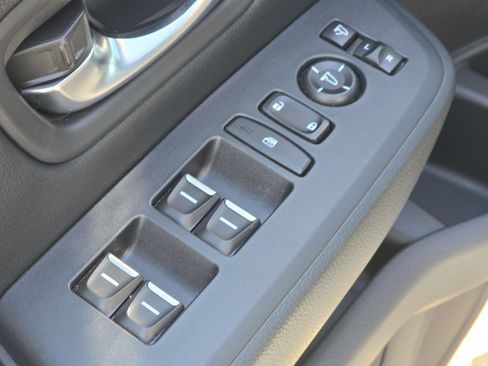 Used 2025 Honda Pilot TrailSport image 26