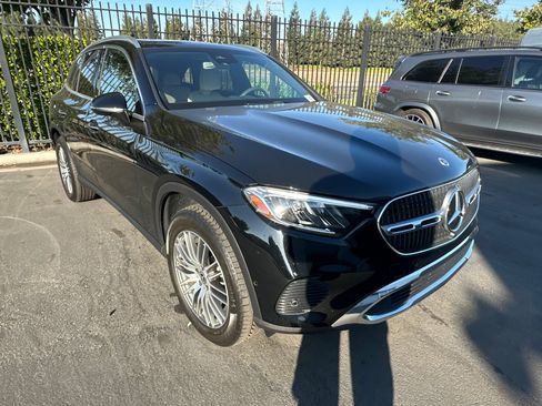 Used 2024 Mercedes-Benz GLC 300 4MATIC image 2