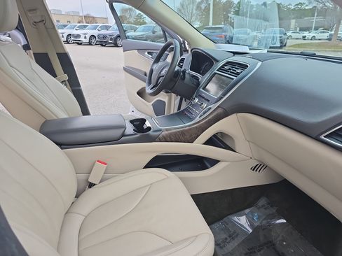 Used 2016 Lincoln MKX Reserve w/ Driver Assistance Package image 10