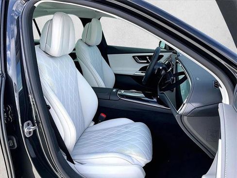 Used 2026 Mercedes-Benz E 450 4MATIC Sedan image 9