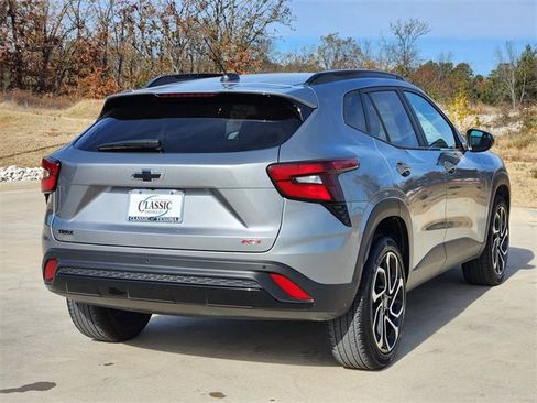 Used 2024 Chevrolet Trax RS w/ Sunroof Package image 6