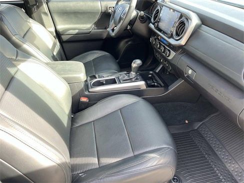 Used 2020 Toyota Tacoma Limited image 23