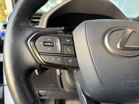 Used 2022 Lexus LX 600 4WD w/ Interior Upgrade Package image 18