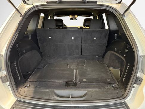 Used 2019 Jeep Grand Cherokee Laredo image 25