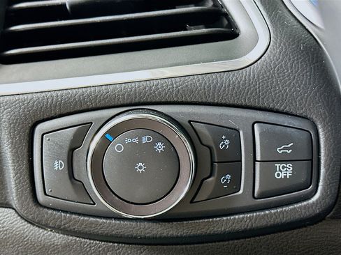 Used 2019 Ford Edge Titanium w/ Equipment Group 301A FWD image 17