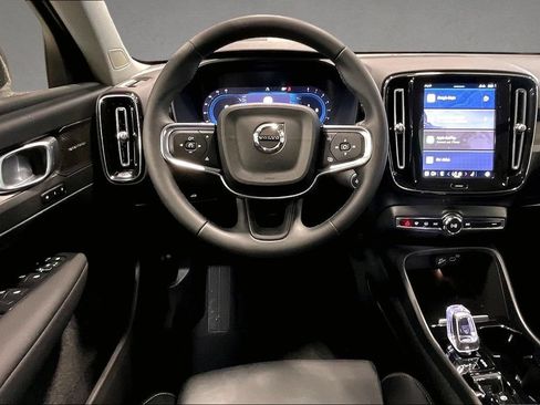 Used 2023 Volvo XC40 B5 Ultimate w/ Protection Package Premier AWD/4WD image 9