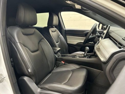 Used 2025 Jeep Compass Limited AWD/4WD image 2