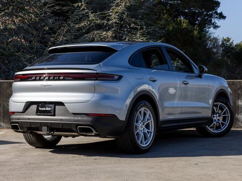 Certified 2025 Porsche Cayenne Coupe image 11